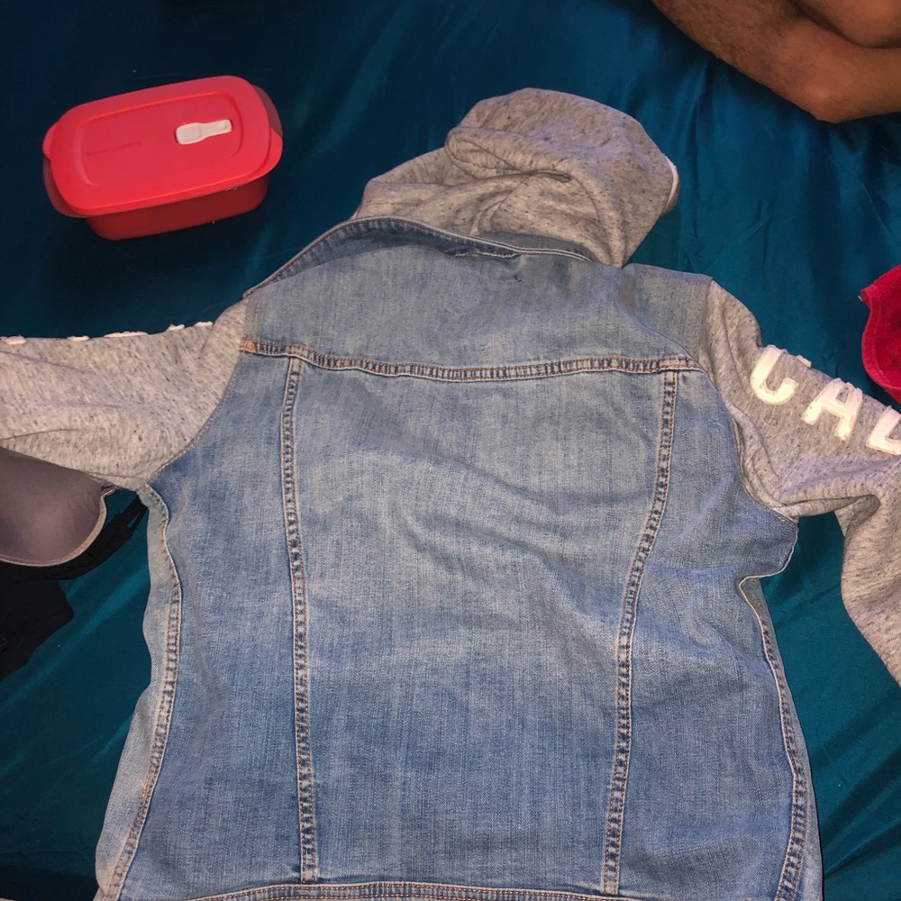 Hollister Jean jacket with sweatshirt sleeves size small